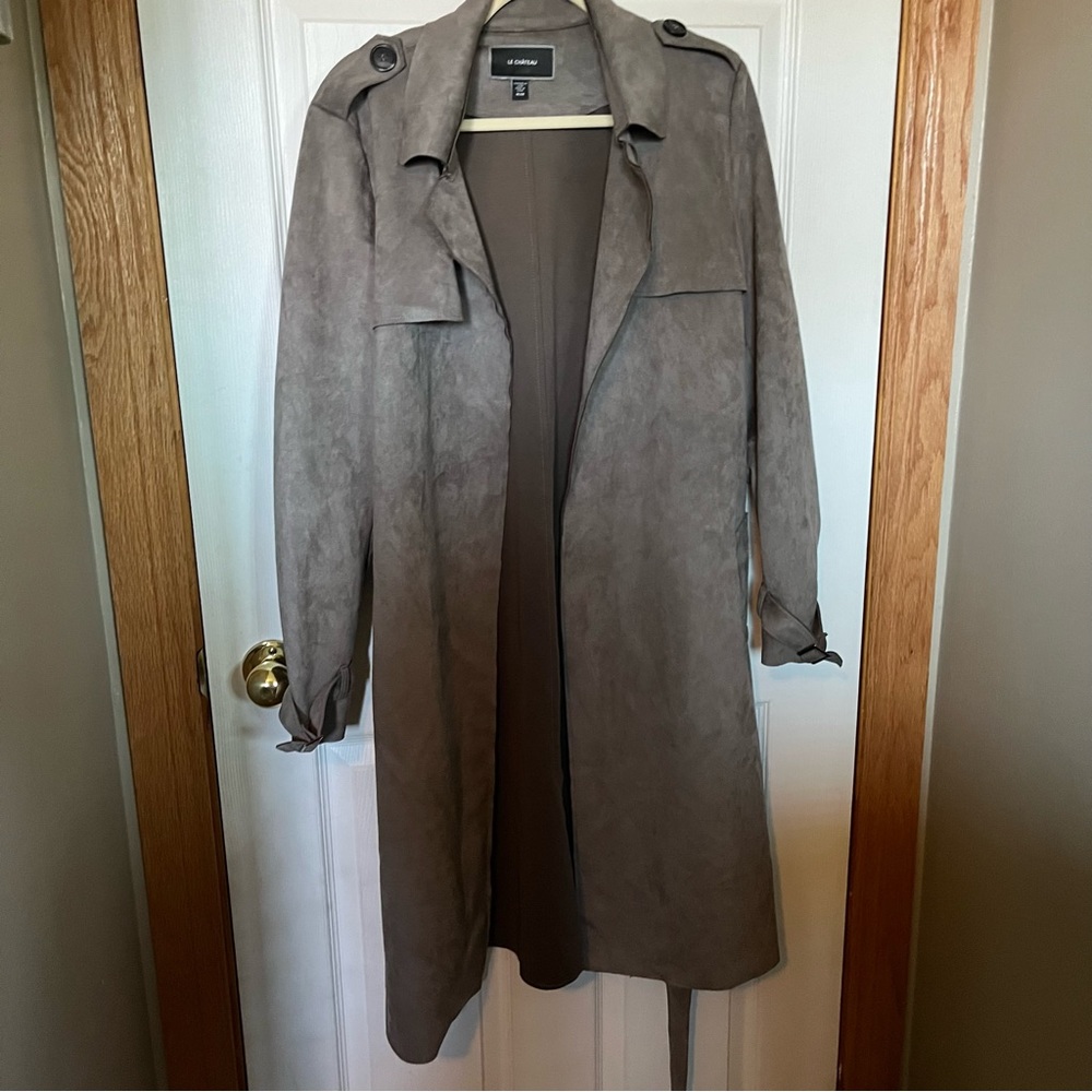 Le Chateau trench coat